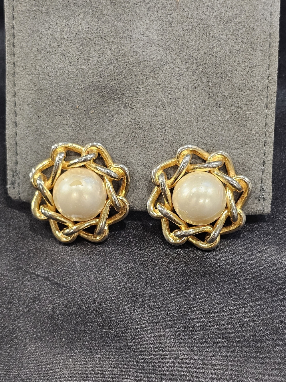 Vtg Christian Dior 1980s Faux Pearl Interlocking Rope Chain Clip On Earrings